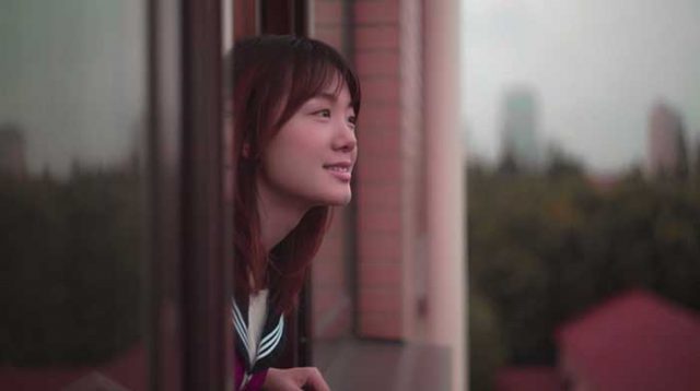 Ilustrasi perempuan di beranda.