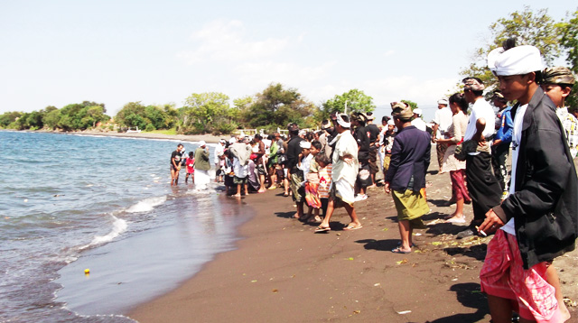 Pantai Kerobokan, Singaraja.