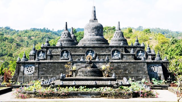 Wihara Brahmavihara-Arama di Buleleng