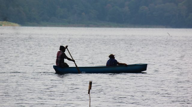 Mancing di danau