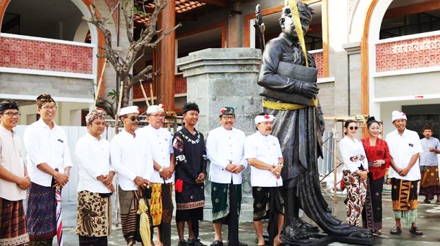 Patung Tjokorda Gde Agung Sukawati