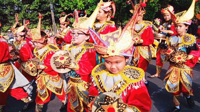 Anak-anak turut parade PKB