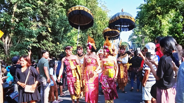 Parade Pembukaan PKB Ke-45 Di Depan Monumen Bajra Sandhi – Nusaweek