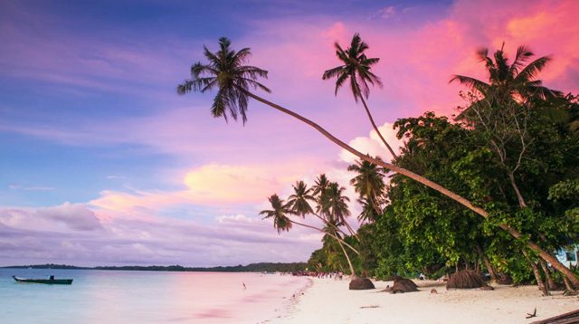 Pantai di Maluku