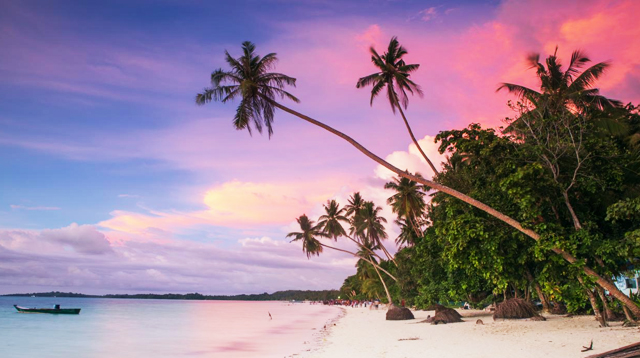 Pantai di Maluku