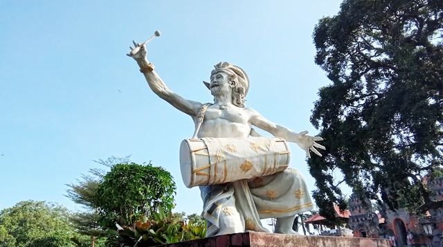 Patung Penabuh Kendang