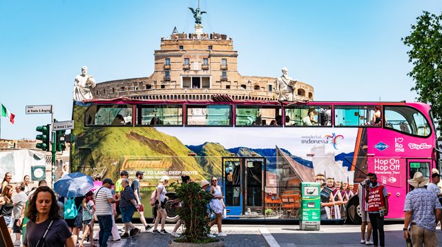 Bus promosi Wonderful Indonesia