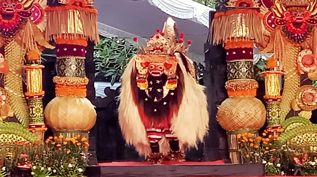 Pementasan tari barong